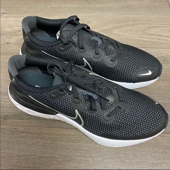 Nike | Renew Run Black White Running Sneaker 7 & 8 - Picture 9 of 11